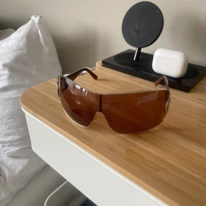 Vintage Montini  - As snygga solglasögon- påminner lite om vintage chanel💕