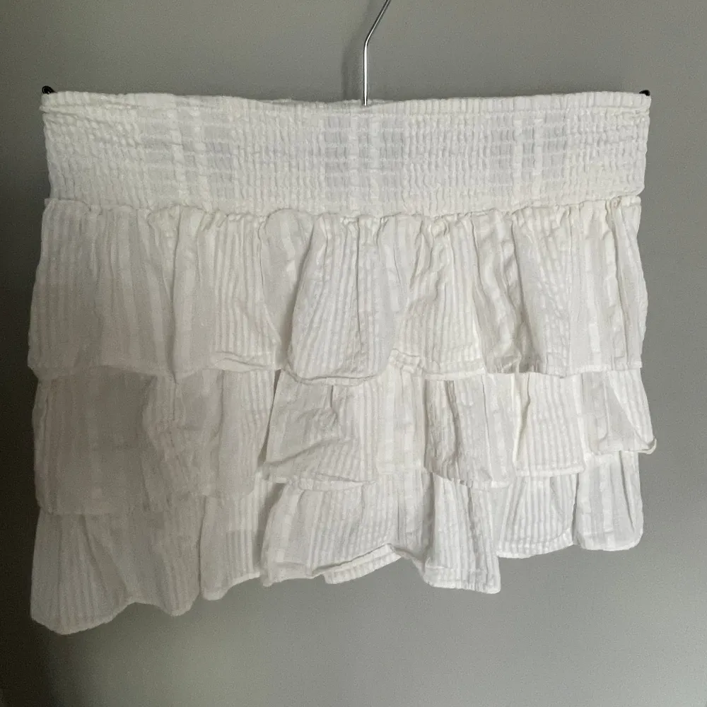 Volang kjol från Kappahl för liten för mig passar perfekt till sena sommar kvällar men också till middag ❤️😍. Kjolar.