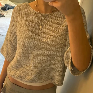 Tröja - Så snygg och unik tröja, passar verkligen till allt!!!