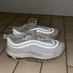 Air Max 97 vita - Air Max 97 i storlek 39. Väl använda