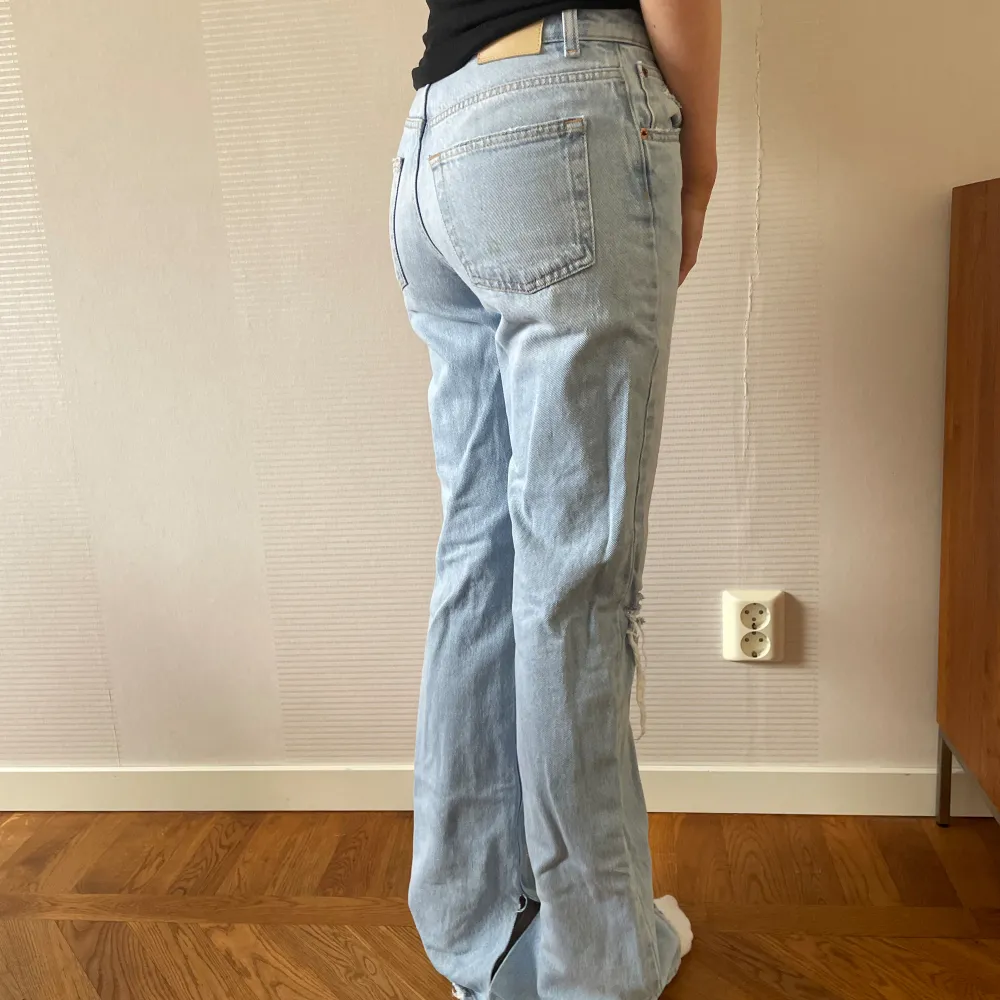Jeans från Pull&Bear i storlek 34. Har knappt använt dom så de har inga slitage. Är 168 och dom är lite för långa.💕. Jeans & Byxor.