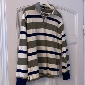 GANT rugby tröja - Gant rugby tröja, sparsamt använd storlek L. Priset är exklusive frakt.