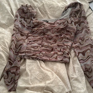 Topp - En super fin topp från bikbok som inte kommer till användning längre ! I bra skick 💕