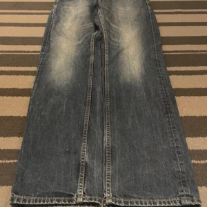 Denim Jeans - längd ca 105cm bredd (midja) 40cm