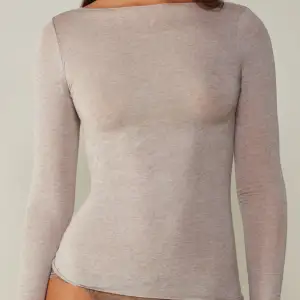 Jätte snygg trendig intemissimi tröja i färgen ”nude” inte använd så mycket, inga effekter som jag kan se!💞