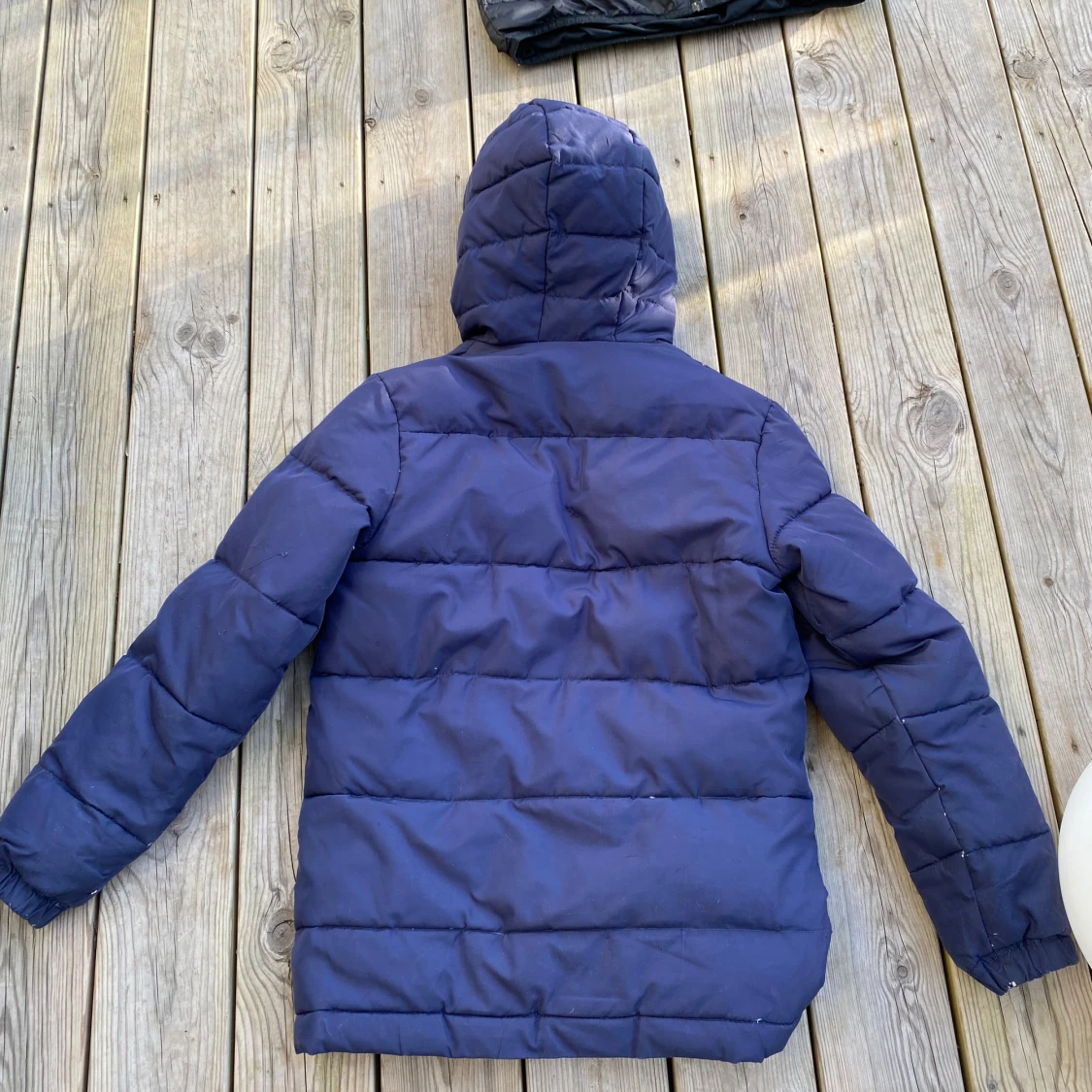 Säljer en blå Lyle&scott dunjacka då den ej används längre  - 90