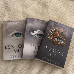 Restore me (bokserie) - Säljer hela bokserien för 300kr och 100kr per bok💕 böckerna är i väldigt gott skick💕