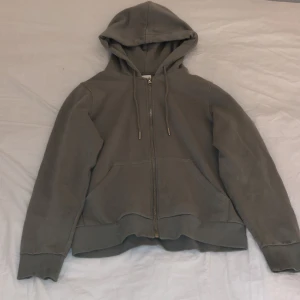 Hoodie - Olivgrön hoodie med dragkedja🩷 