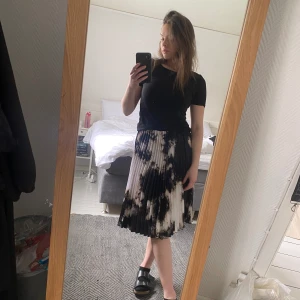 Mönstrad kjol från Bik Bok - Superfin mönstrad kjol från Bik Bok