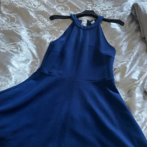 Klänning - Fin Passar M-Xl beroende på hur tight du vill ha det 