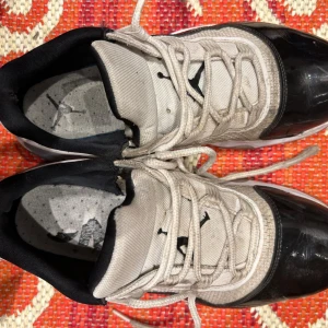 Air Jordan 11 - Innerdel sliten på ena skon (se bild), allt annat li mycket bra skick