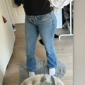 Levis bootcut jeans  - Lågmidjade jeans från Levis, köpte för 1 år sen, nypris 1100kr, sparsamt använda