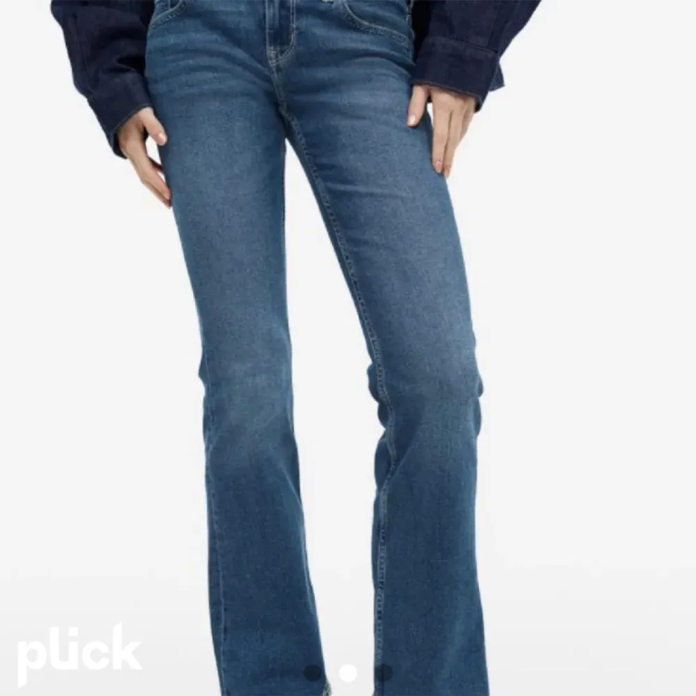 Jätte fina lågmidjade jeans fårn hm i mycket bra skick💕. Jeans & Byxor.