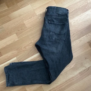 Jack and Jones mörk grå jenas  - Storlek 30/30✔️ | skick 8/10 anväda ett på gånger men inga skador✔️ | pris kan diskuteras✔️ | 