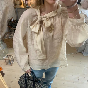 Blus - SUPER snygg värkligen!! 