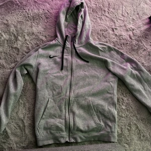 Nike zip hoodie - Skick 5-10!