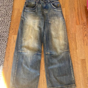 Jaded London Jeans - Ett par riktigt feta Jaded London Jeans i nyskick, size 30 w.Har endast använts en gång. Nypris : 1375, köptes på rabatt för 1150. Säljes pga av dom va lite för stora för mig. Står ej för frakt, skriv för fler  bilder, pris kan diskuteras
