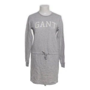 Gant klänning  - FAST ROSA TEXT!!  Gant klänning, inga tecken på användning.