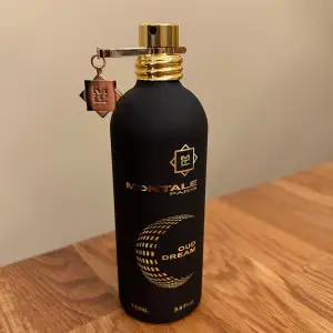 Säljer denna underbara Montale parfym eftersom jag rensar en del av min kollektion, köpt av Notino ny pris ca 1500kr uppskattar 97/100 ml kvar