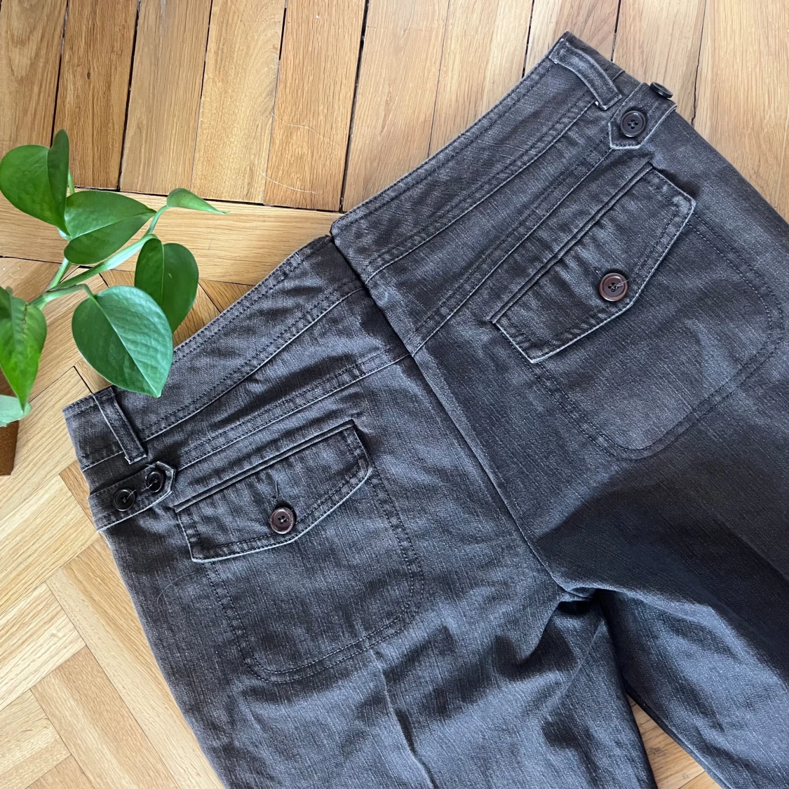 Bruna lågmidjade byxor - 91