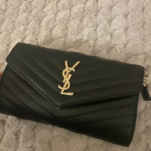 Ysl väska  - Väska från Yves saint Laurent Perfekt med och utan band
