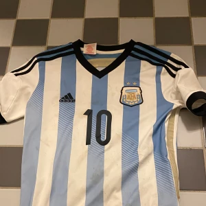 Fotbollströja Leonel Messi - Lite skitig men annars bra skick 