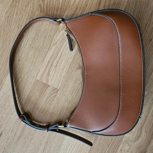 Väska mango - Ny snygg väska från mango