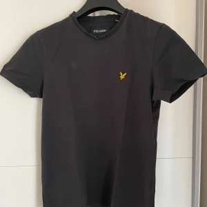 Lyle scott tröja  - Äkta Lyle scott tröja | Skick: 8/10 | Storlek: S 