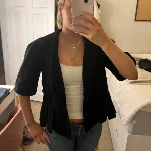 Jacka - Jättesnygg trekvartsärmad jacka.😍 Perfekt till våren!!