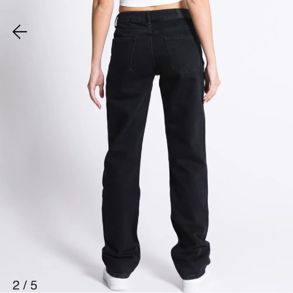 Säljer ett par svarta o ett par gråa jeans, från lager 157, modellen icon, bra skick. Storlek xs på båda. 100kr st . Jeans & Byxor.
