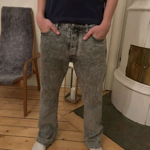 Hope jeans  - Dessa jeans köpte jag för 1 år sedan när dem var sjukt eftertraktade. Dessa köpte jag för 1800kr på Hope butiken i Slussen. Modellen heter (Rush jeans) 
