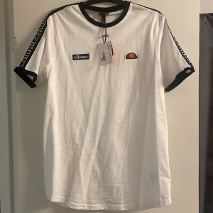 T-Shirt - Helt ny Oanvänd