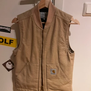 Carhartt väst - 10/10 skick  Storlek XS passar äcen som S
