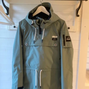DOPE Annok W stl S - Storlek S Faded green  Vadderad Använd en weekend Nypris 1900kr 