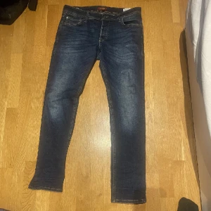 Jack and Jones jeans - Ett par skysta Jack and Jones Jeans. Storlek w32. Pris kan diskuteras 