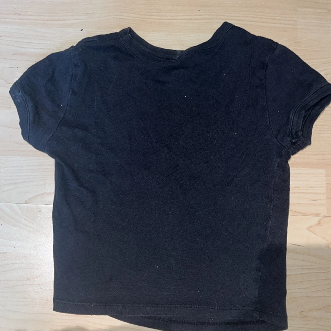 Svart tröja med tryck - 91