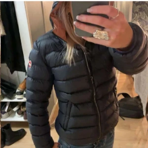 Colmar jacka  - Säljer min ur snygga colmar jacka i nyskick, den är köpt i december och aldrig använd, skriv gärna om ni är intresserade eller undrar något 💖