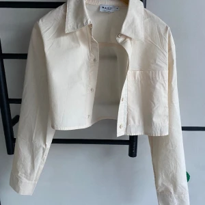 Croppad skjorta - Snygga croppad skjorta💕 Pris kan diskuteras!