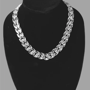 Cuban chain acrylic - 20” lång men justerbar enda ned till armbandslängd. Perfekt smycke till den som vill ha något diskret men unikt.