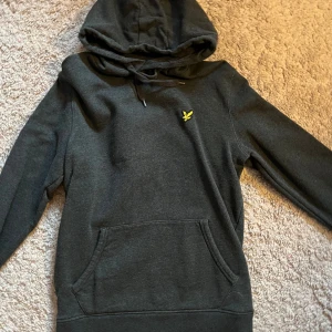 Lyle & scott - Hoodie från lyle and scott i fint skick.
