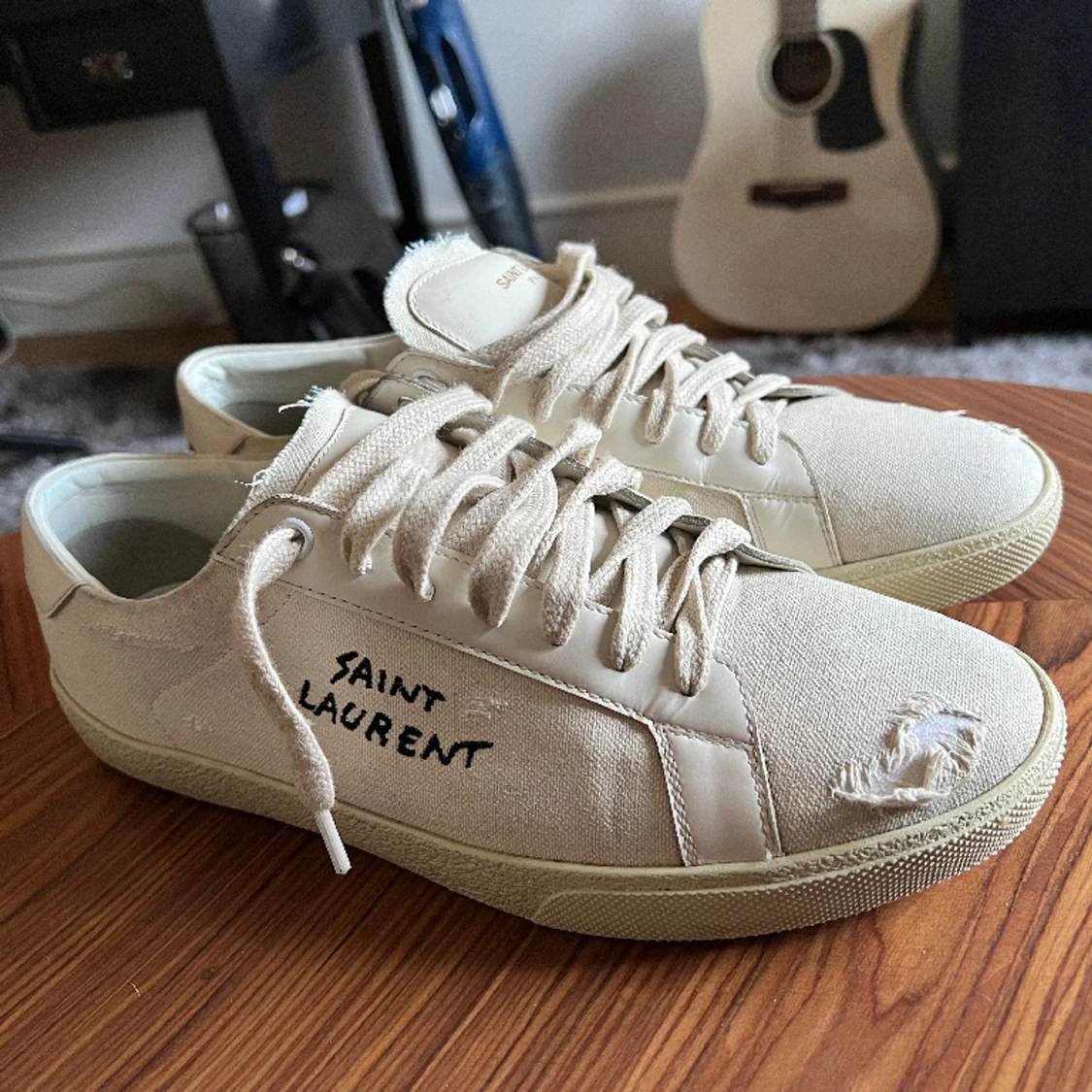 Saint Laurent disstressed sneakers - 90