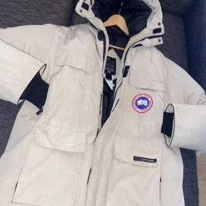 Canada Goose Expedition - Säljer nu med Canada Goose. Det är en äldre modell men den är helt hel och ren!  Storlek: XXL (Passar XL) 