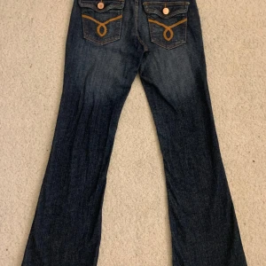 Utsvängda lågmidgade jeans  - Skriv för mått eller fler bilder! 🤍