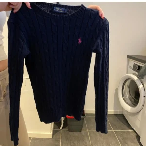 Ralph lauren  - Jag säljer min nästan omvända mörkblåa Ralph rauren då den inte har kommit till användning mycket. Går att diskutera priset 
