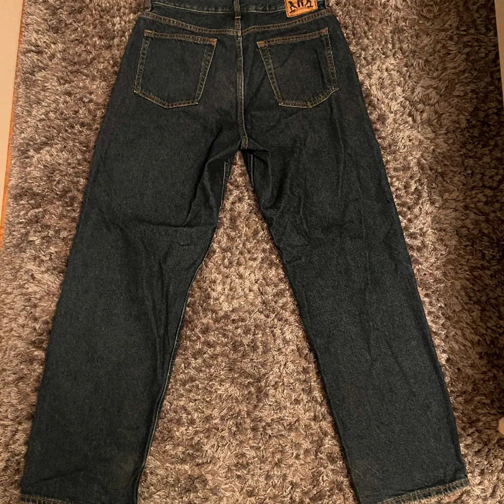 Säljer nu mina Sweet Big skate jeans då jag har växt ut de. 9/10 skick och storlek XS. Hör av dig vid frågor! . Jeans & Byxor.