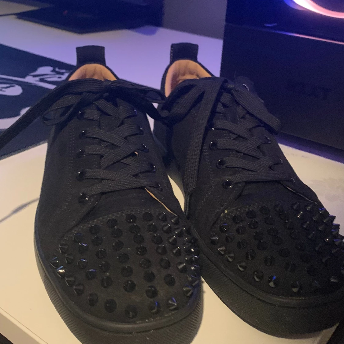 Louboutin spikes svarta