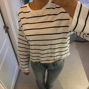 Randig tröja  - Jättegullig randig långärmad tröja Gina 🤍