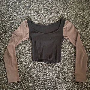 Långärmad croptop - Väldigt skön och stretchigt plagg