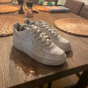 Air force 1  - Air force 1 storlek 37,5 inte använts så mycket, får endast med skorna. Priset kan förenas 
