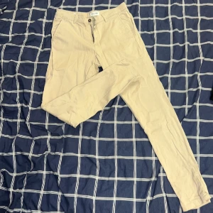Chinos (JACK&JONES) - Chinos från JACK&JONES, storlek W31 L34, nypris 500-600 kr. 